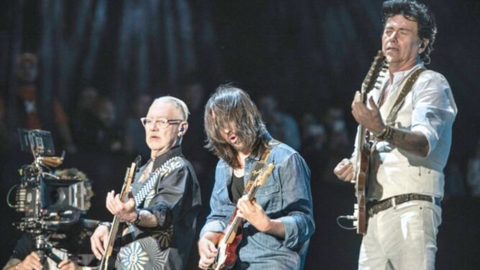 Caifanes rinde homenaje a Óscar Chávez en México