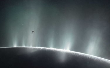 Luna de Saturno podría albergar organismos vivos