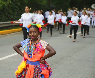 Colorido desfile honra los 506 años de Panamá la Vieja con música y cultura