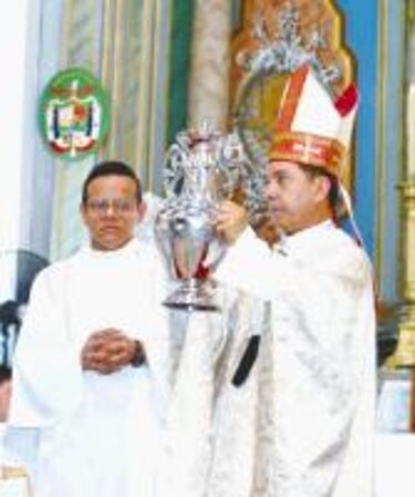Arzobispo se queja de la prensa