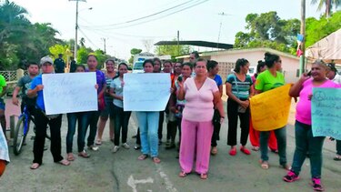 Acudientes exigen al Meduca nombrar otro director en escuela