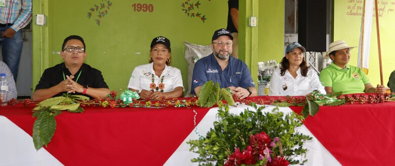 Con 4,500 hectáreas cultivadas, el café impulsa el desarrollo en la cuenca del Canal