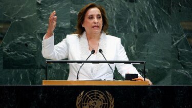 Cómo fue el turbulento mandato de Dina Boluarte, la primera mujer en presidir Perú que acabó destituida por el Congreso