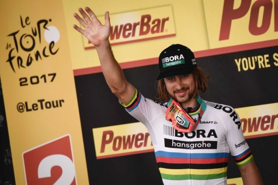 Video: Sagan es expulsado del Tour de Francia por darle codazo a Cavendish