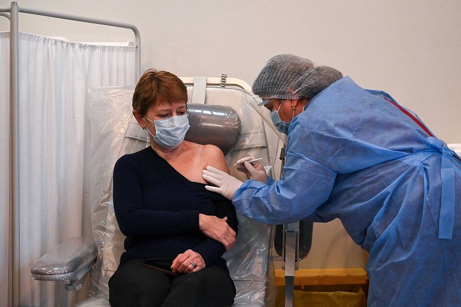 OMS celebrará este martes una reunión sobre la eficacia de la vacuna de AstraZeneca