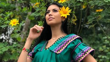 Rosa Montezuma regresa a su comarca para hablar de VIH y entregar su corona