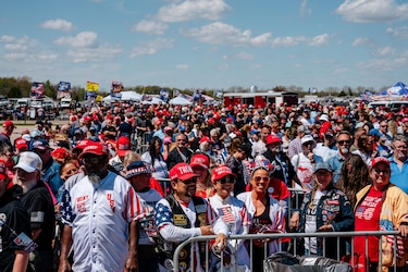 Trump promete la mayor deportación de migrantes de la historia, ‘van a destruir el país’