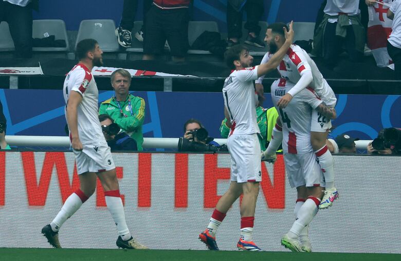 Turquía vence 3 por 1 a Georgia en la Eurocopa