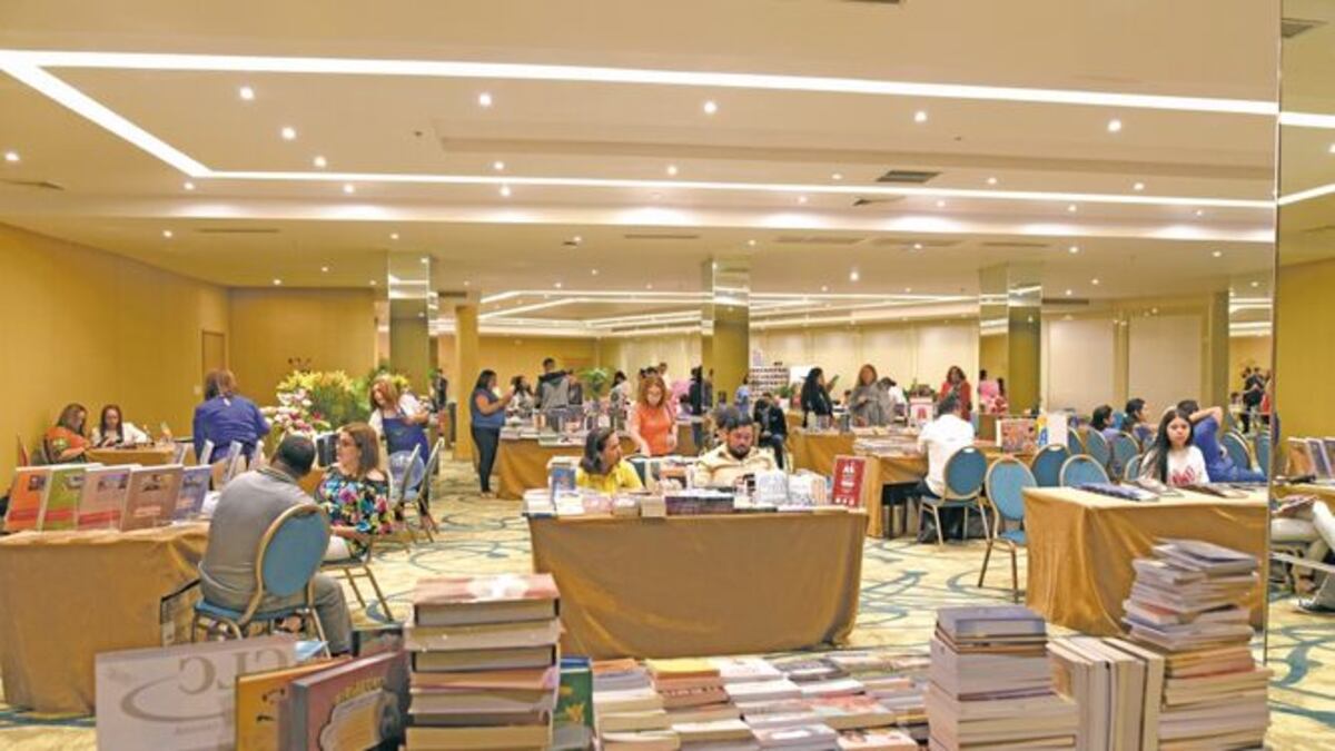 Continental Hotel presentó su primera Feria de Libros y Flores