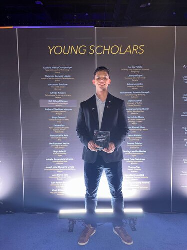 Joven de la UTP gana premio internacional por proyecto contra el abandono animal