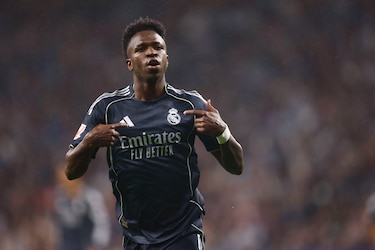 El Real Madrid evita el alirón del Barcelona con un doblete de Vinicius