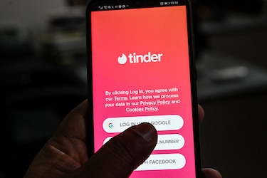 Usuarios de Tinder en Estados Unidos podrán consultar antecedentes criminales de potenciales citas