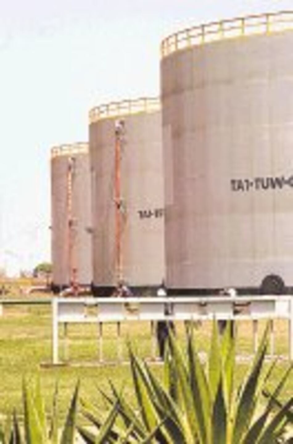 PDVSA cesa contratos a 8 mil empleados