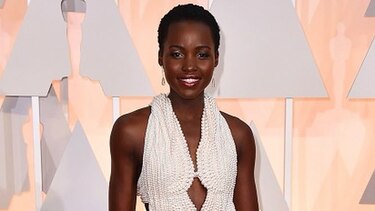 Reportan robo de vestido que Lupita Nyong’o usó en los Oscar