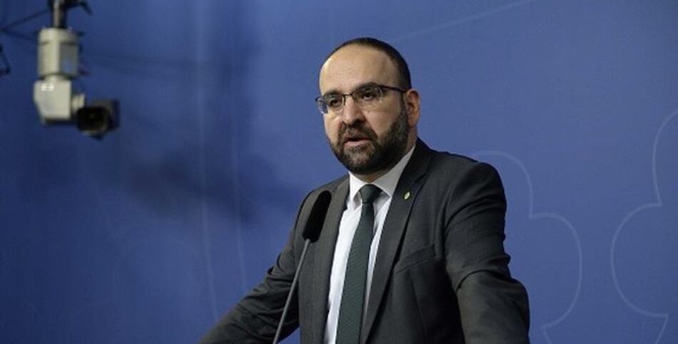 Renuncia ministro sueco por reportes de nexos con los islamistas