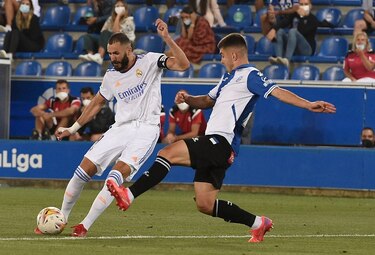 Karim Benzema pone líder al Real Madrid tras ganar 4-1 al Alavés