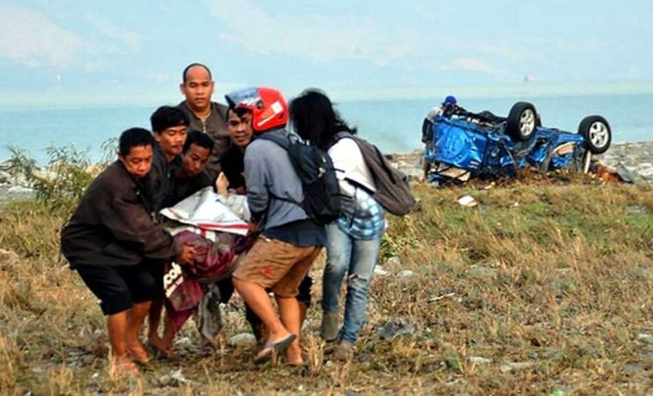 Tsunami en Indonesia provoca olas que alcanzaron los seis metros de altura