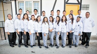 Programa gratuito de Nestlé capacita a jóvenes talentos de la cocina en Panamá