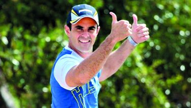 Funcionario de la Presidencia se opera con fondos públicos