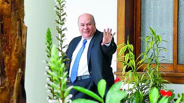 Dan libertad condicional a exembajador Julio Ligorría