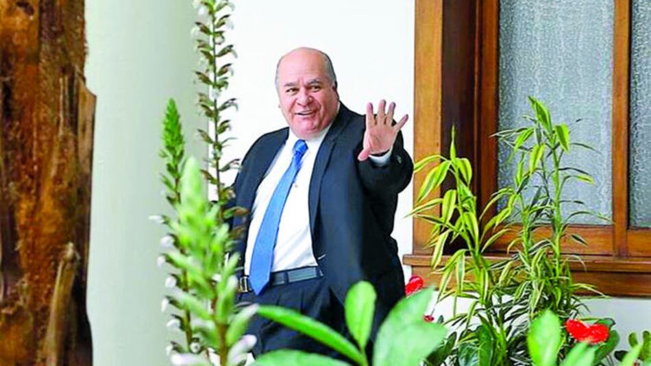 Dan libertad condicional a exembajador Julio Ligorría