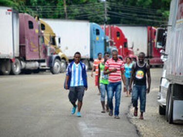 Haitianos y africanos, atrapados en Costa Rica en su intento por alcanzar Estados Unidos