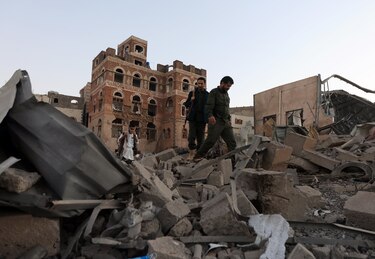 Los hutíes denuncian nuevos bombardeos de Estados Unidos contra ciudad portuaria del Yemen