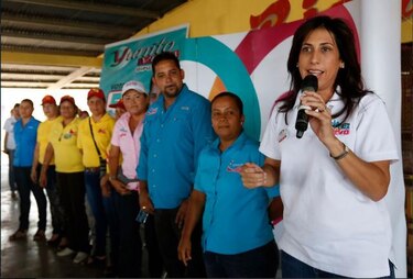 Aimée de Arias realiza recorrido en Pesé con el 'Padrino de El Bebedero'