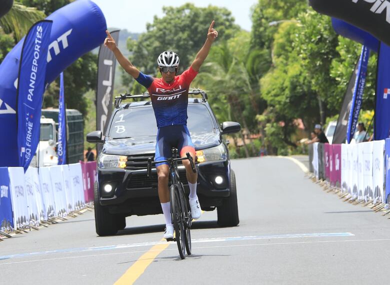 Roberto González se corona campeón nacional de ciclismo 2025 en prueba de fondo