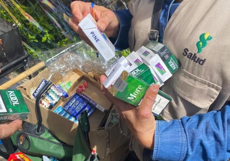 Decomisan cigarrillos y productos en descomposición en la cinta costera