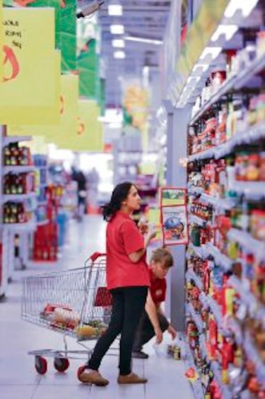 Gobierno y comerciantes pactan precios