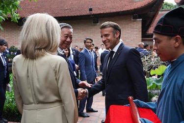 Elíseo aclara video viral de Brigitte Macron y Emmanuel Macron a su llegada a Vietnam