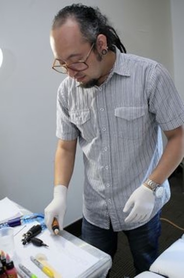 Tatúan pezones y areolas a sobrevivientes del cáncer de mama