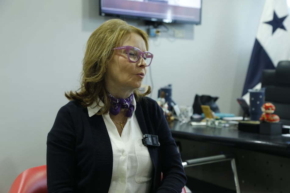 Revocatoria contra Paulette Thomas solo alcanza cuatro firmas