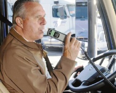 Instalan ´alcolock´ en vehículo