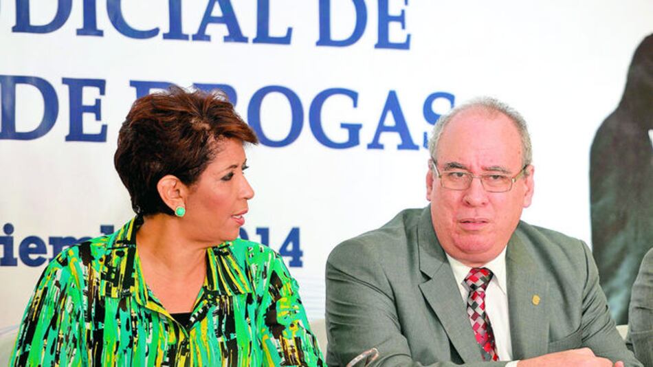 Ayú Prado se aferra a una frágil defensa