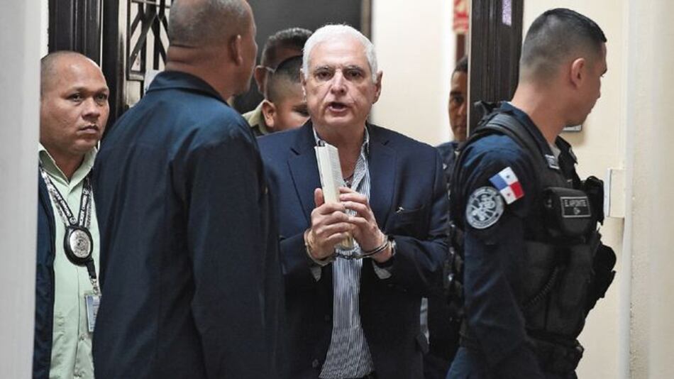 Expresidente Ricardo Martinelli asiste a citas médicas en el Hospital Santo Tomás