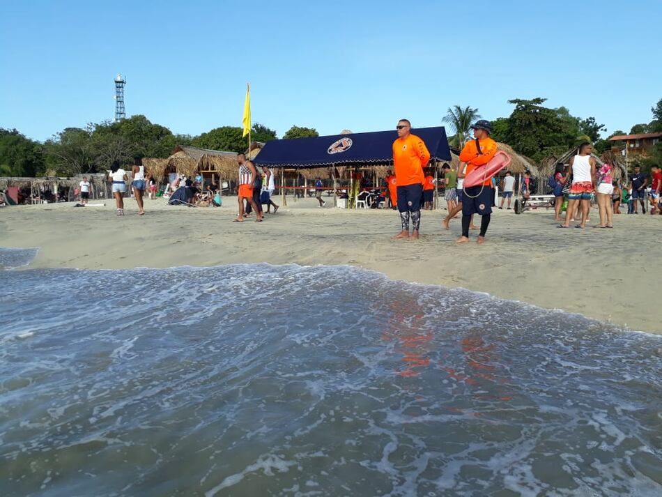 Unas 17 mil 500 personas visitan las playas este 1 de enero