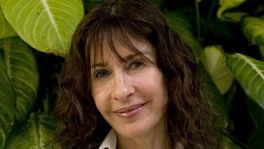 La escritora chilena Carla Guelfenbein gana premio Alfaguara