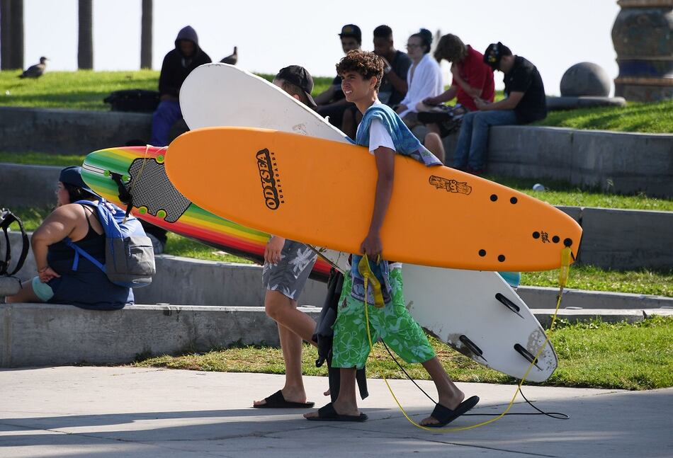 California enfrenta nueva ola de calor con temor a más incendios forestales