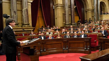 Puigdemont asume 'mandato' independentista, pero pide suspenderlo para dialogar