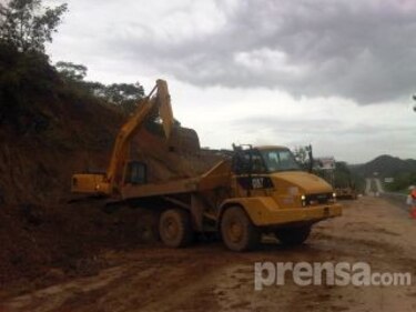 Buscan estabilizar talud para evitar deslaves en vía al Centenario
