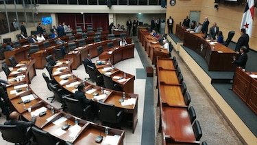 Aprueban en tercer debate bonificación extraordinaria para jubilados y pensionados