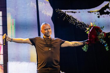 Eros Ramazzotti, por la puerta grande en la plaza de toros de Sevilla