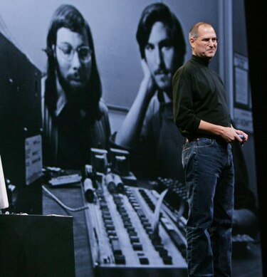 Subastan a precio récord primera computadora creada por Steve Jobs