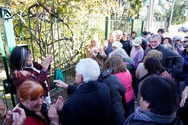 Vecinos homenajean a Eduardo Galeano frente a su ‘Casa de los Pájaros’