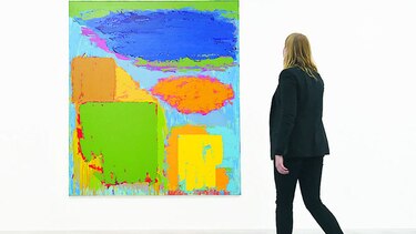 John Hoyland muestra su labor