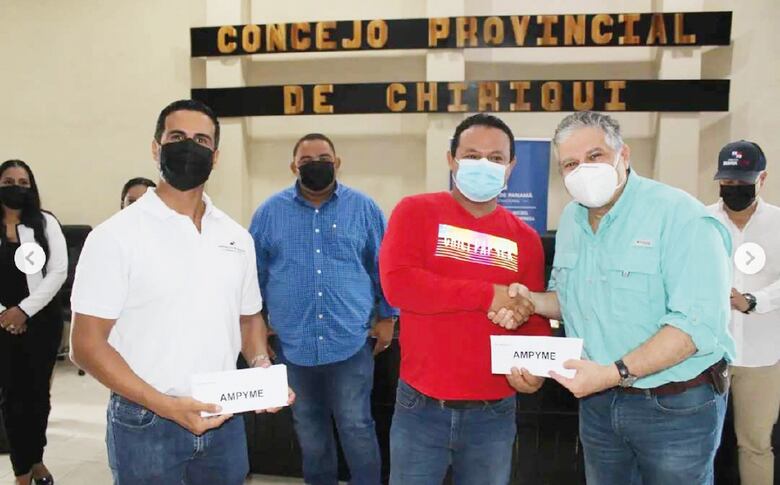 Una gran feria de dádivas con recursos oficiales