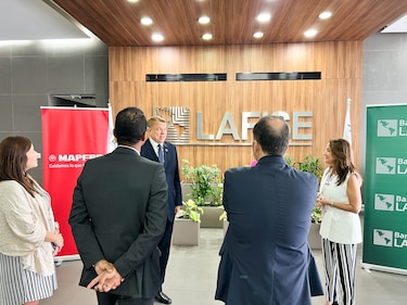 Banco LAFISE y MAPFRE formalizan alianza comercial