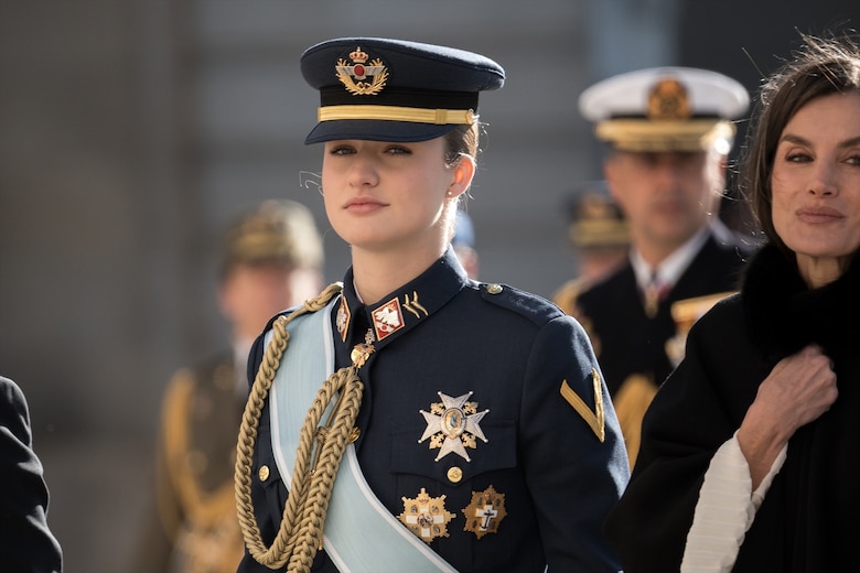 El Rey Felipe VI y la Princesa Leonor, tándem militar frente a una Reina Letizia bicolor en la Pascua Militar